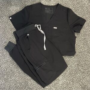 Figs Black Scrub Set